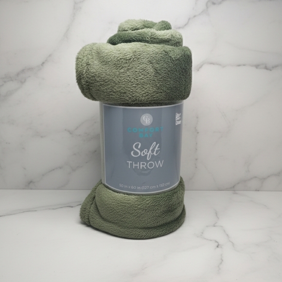 Comfort Bay Other - Comfort Bay Plush Throw Blanket in Sage
